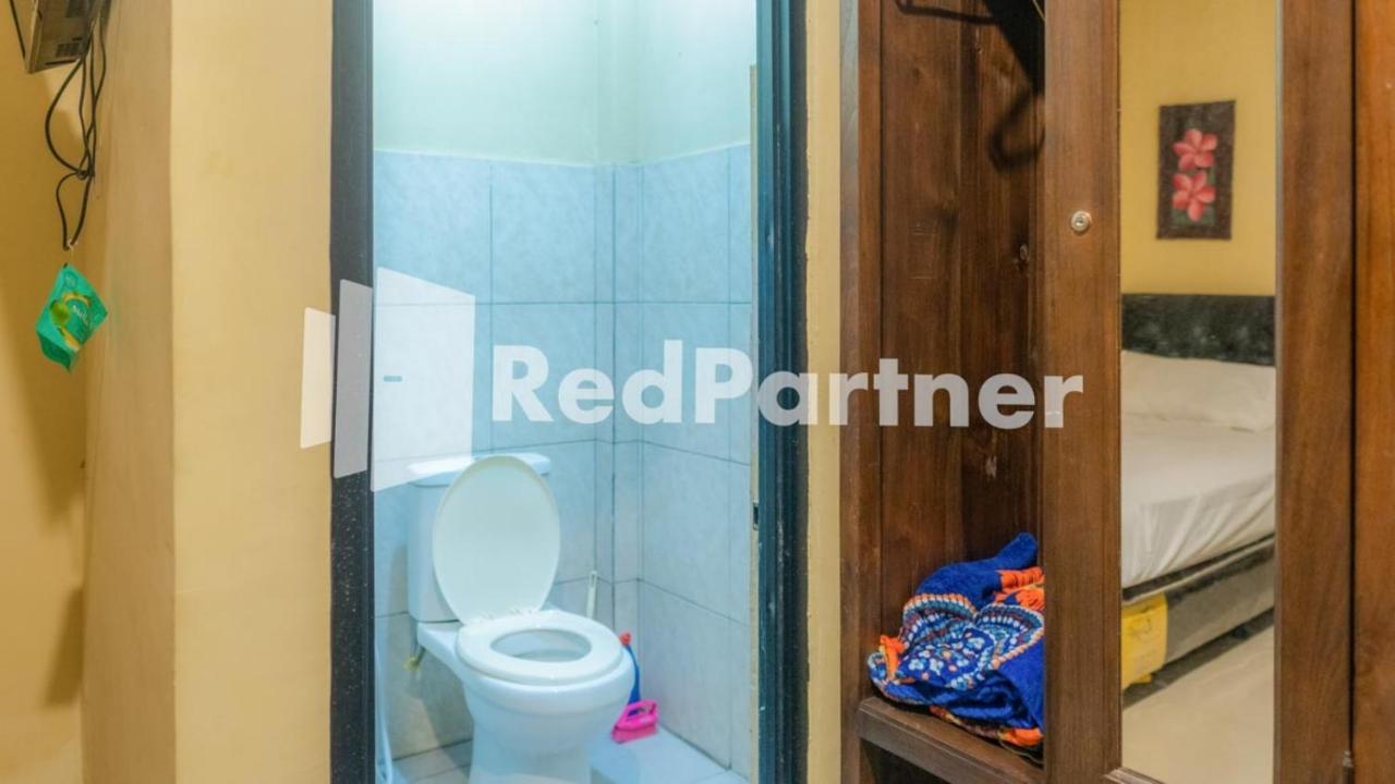 Vandhela Homestay Syariah Mitra Reddoorz Sorabaya Extérieur photo