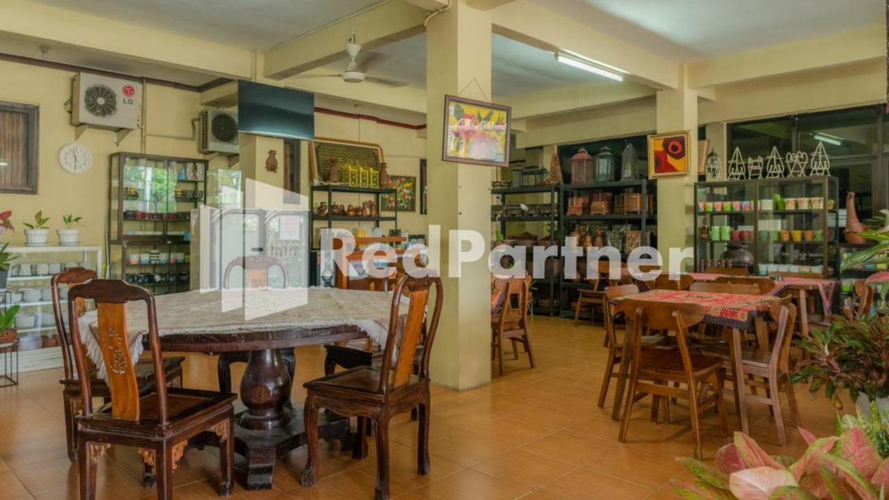 Vandhela Homestay Syariah Mitra Reddoorz Sorabaya Extérieur photo