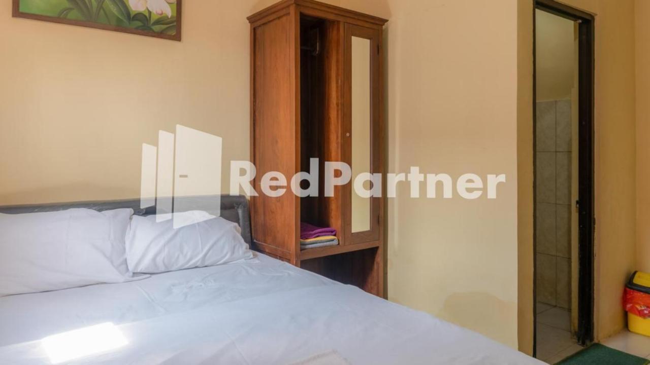Vandhela Homestay Syariah Mitra Reddoorz Sorabaya Extérieur photo