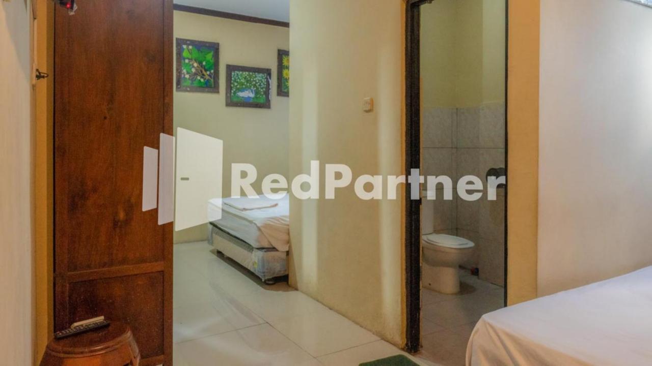 Vandhela Homestay Syariah Mitra Reddoorz Sorabaya Extérieur photo