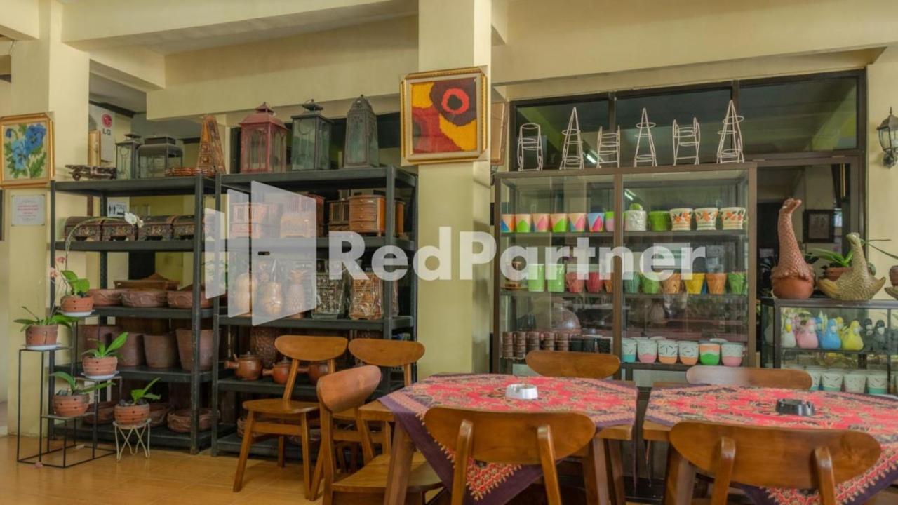 Vandhela Homestay Syariah Mitra Reddoorz Sorabaya Extérieur photo
