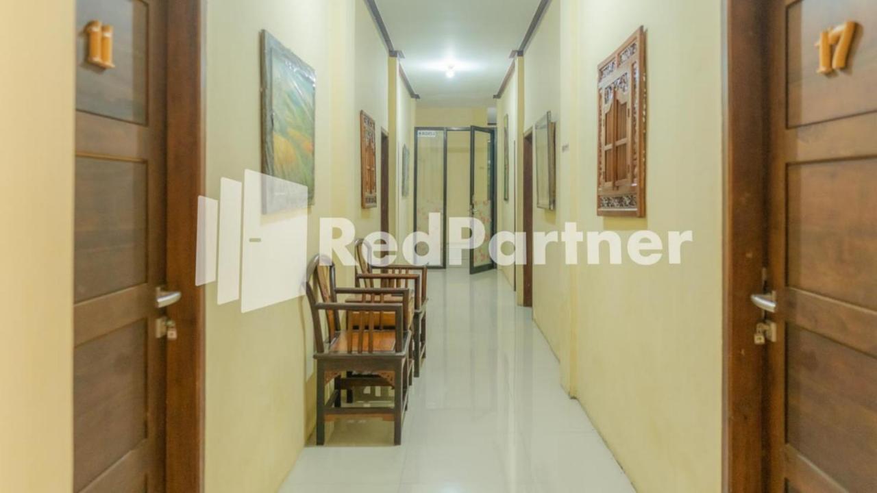 Vandhela Homestay Syariah Mitra Reddoorz Sorabaya Extérieur photo