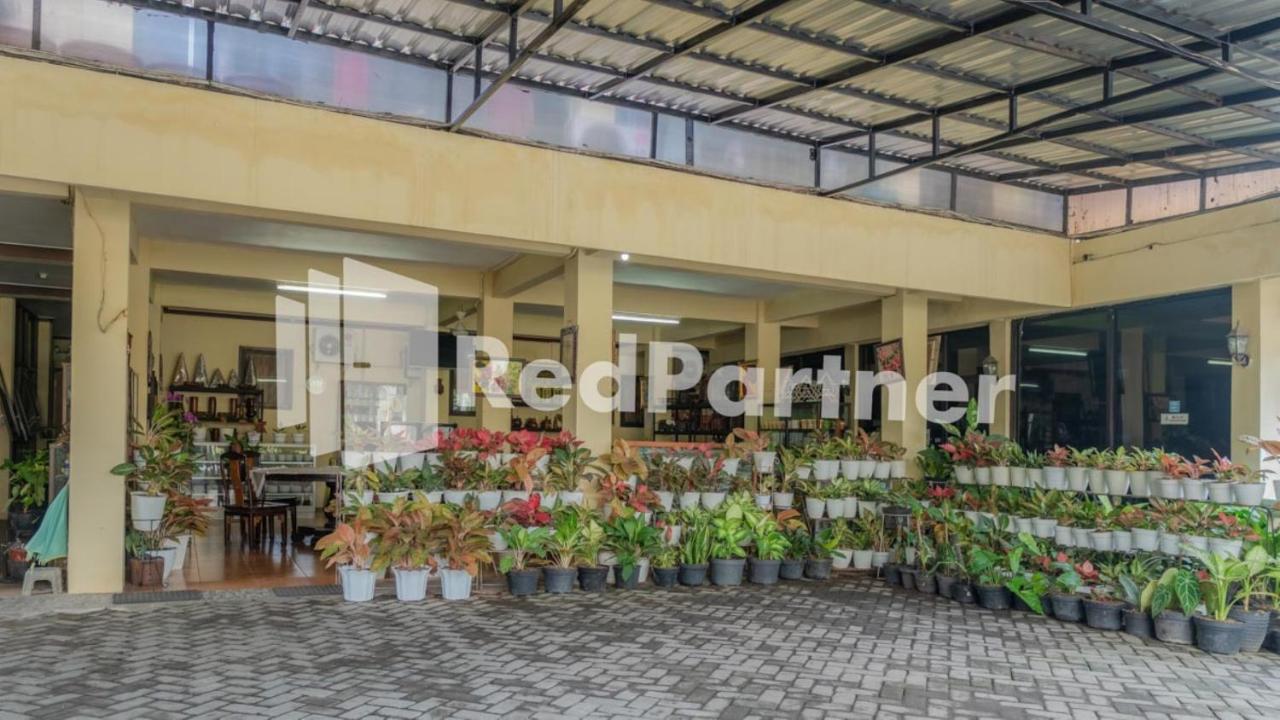 Vandhela Homestay Syariah Mitra Reddoorz Sorabaya Extérieur photo